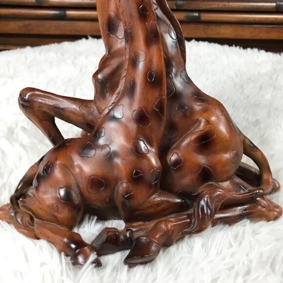 NWOT Mother Giraffe and Calf Premium Resin Wood Painted Statue - Picture 8 of 14
